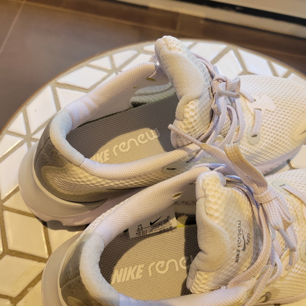 Nike Renew Run White Metalic Silver Shoes - Picture 3 of 5